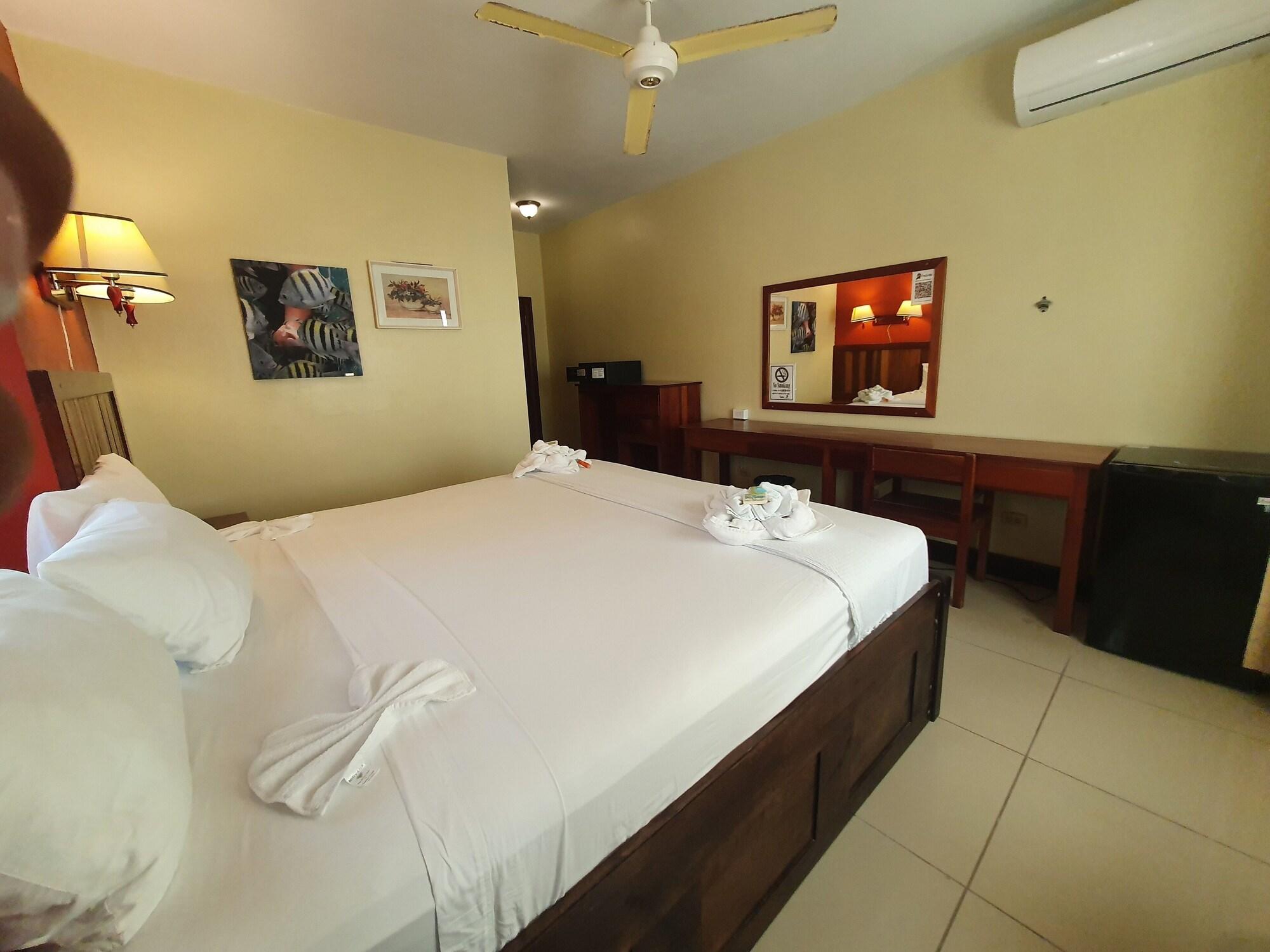 Caye Caulker Plaza Hotel Esterno foto