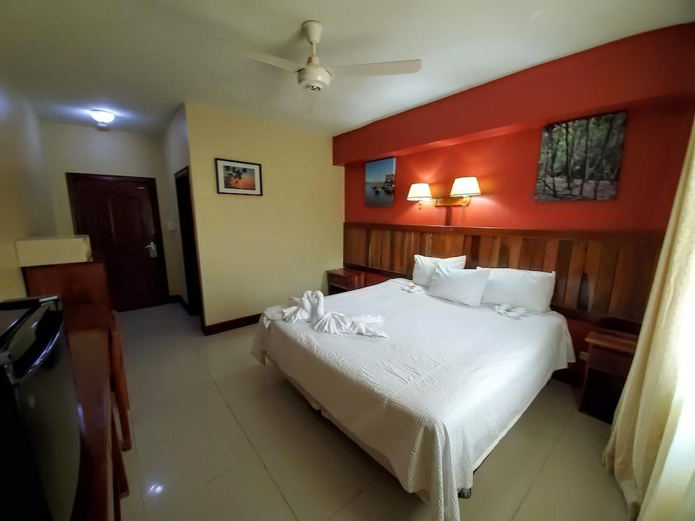 Caye Caulker Plaza Hotel Esterno foto