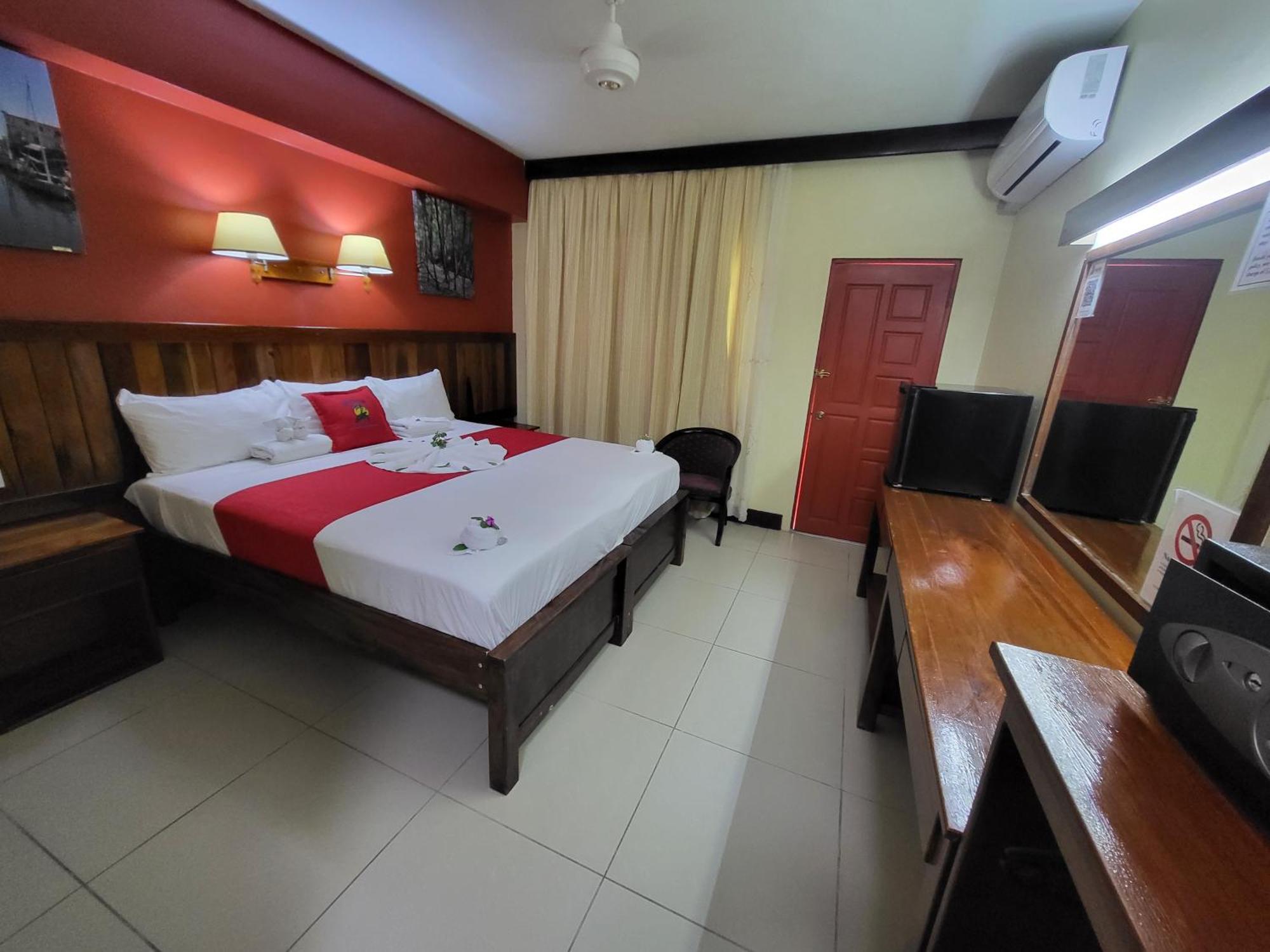Caye Caulker Plaza Hotel Esterno foto