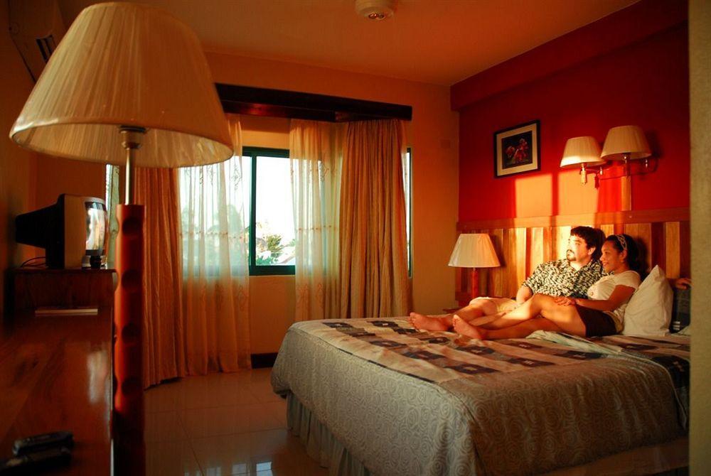 Caye Caulker Plaza Hotel Esterno foto